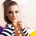10-Easy-Hairstyles-in-Under-5-Minutes2.jpg