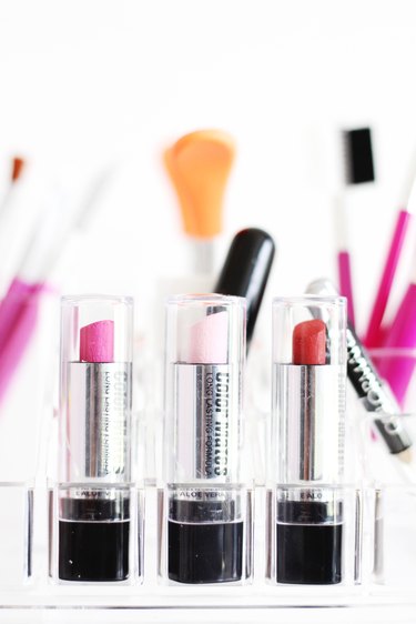How to Create a Pretend Makeup Kit for Kids
